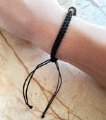 Load image into Gallery viewer, Pulsera Tejida Ajustable Balines Negros
