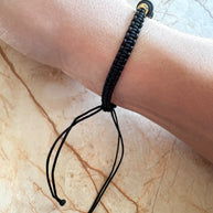 Pulsera Tejida Ajustable Balines Negros