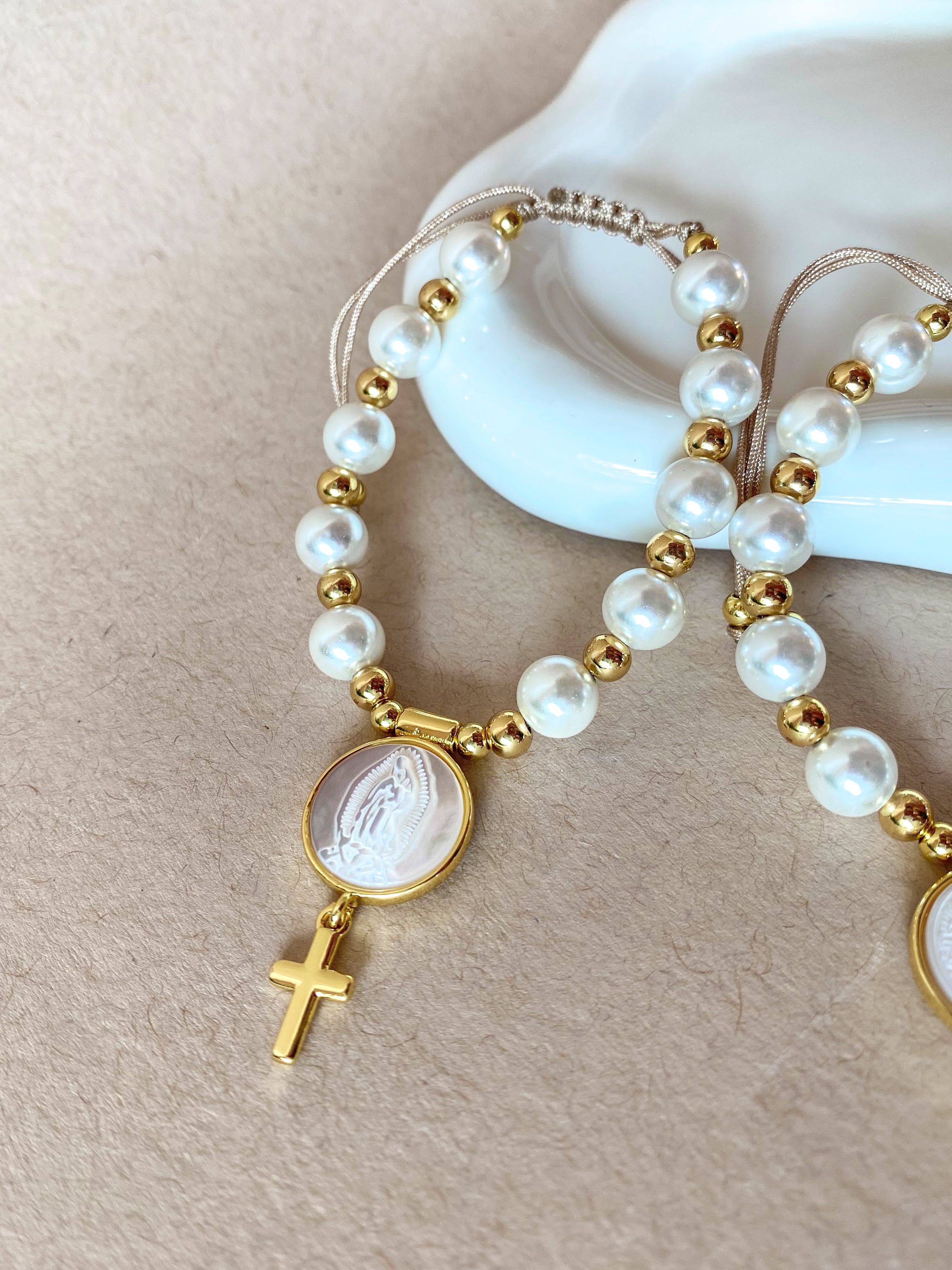 Mother of Pearls Medals Pearls Bracelet