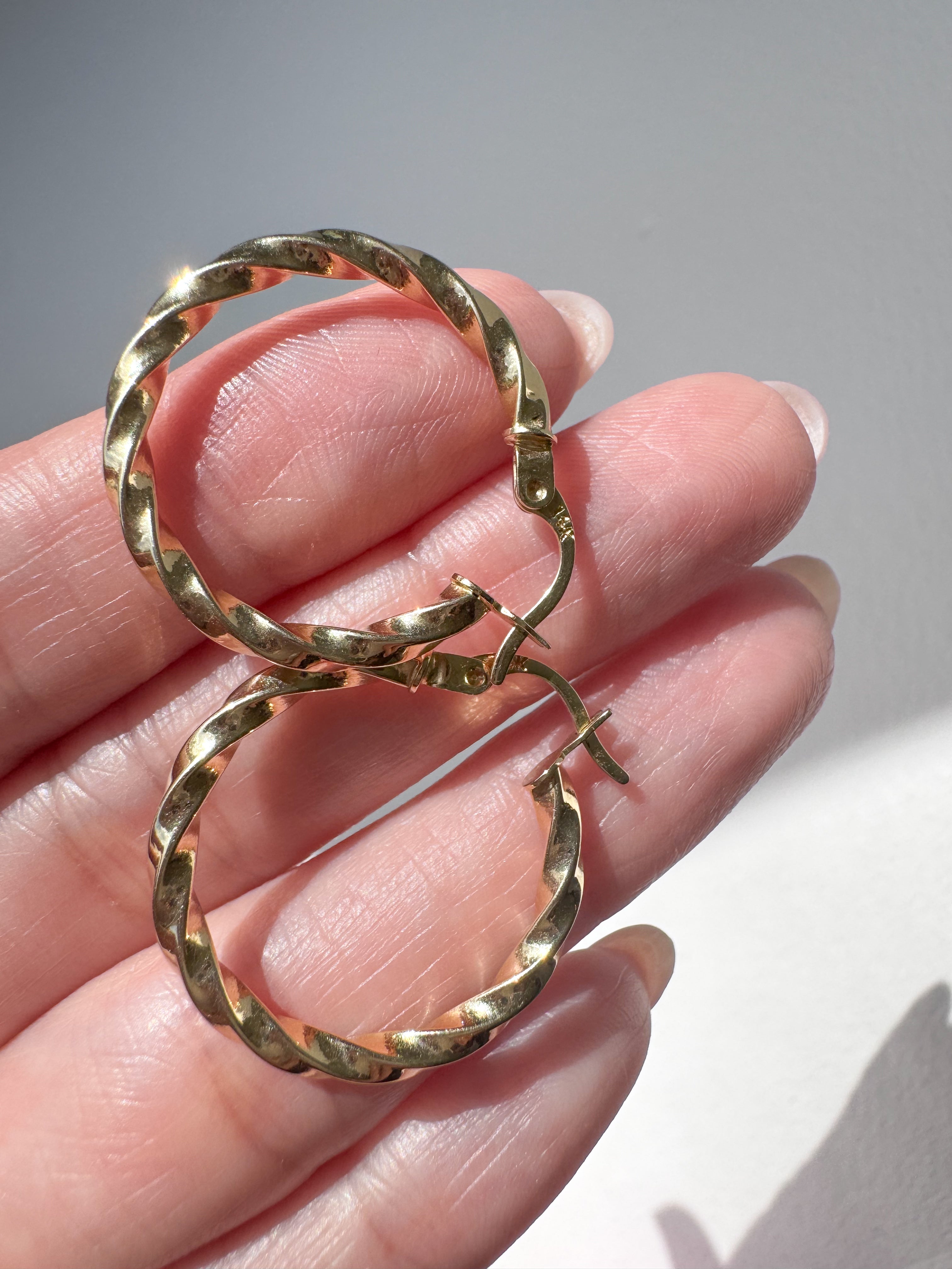 Spiral 14K Solid Gold Medium Hoops