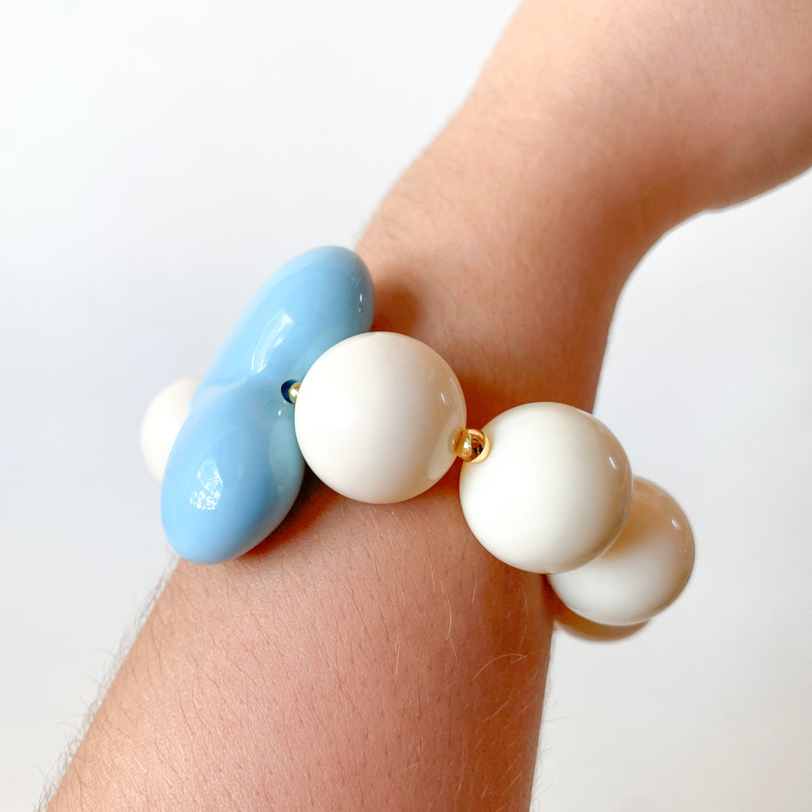Acrylic White Gumball Bead with Light Blue Heart Bracelet&nbsp;