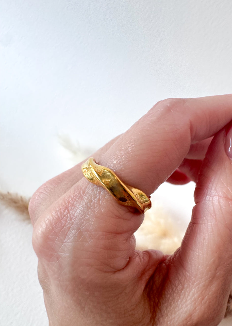 Golden Twist Shape Steel Ring