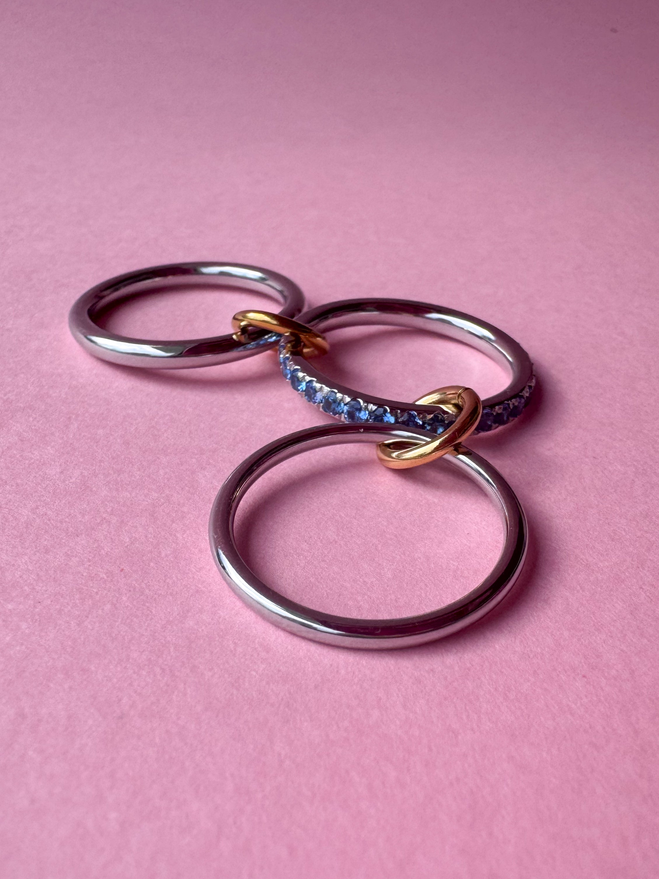 Anillo Silver & Gold con circones azules