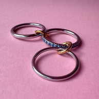 Anillo Silver & Gold con circones azules
