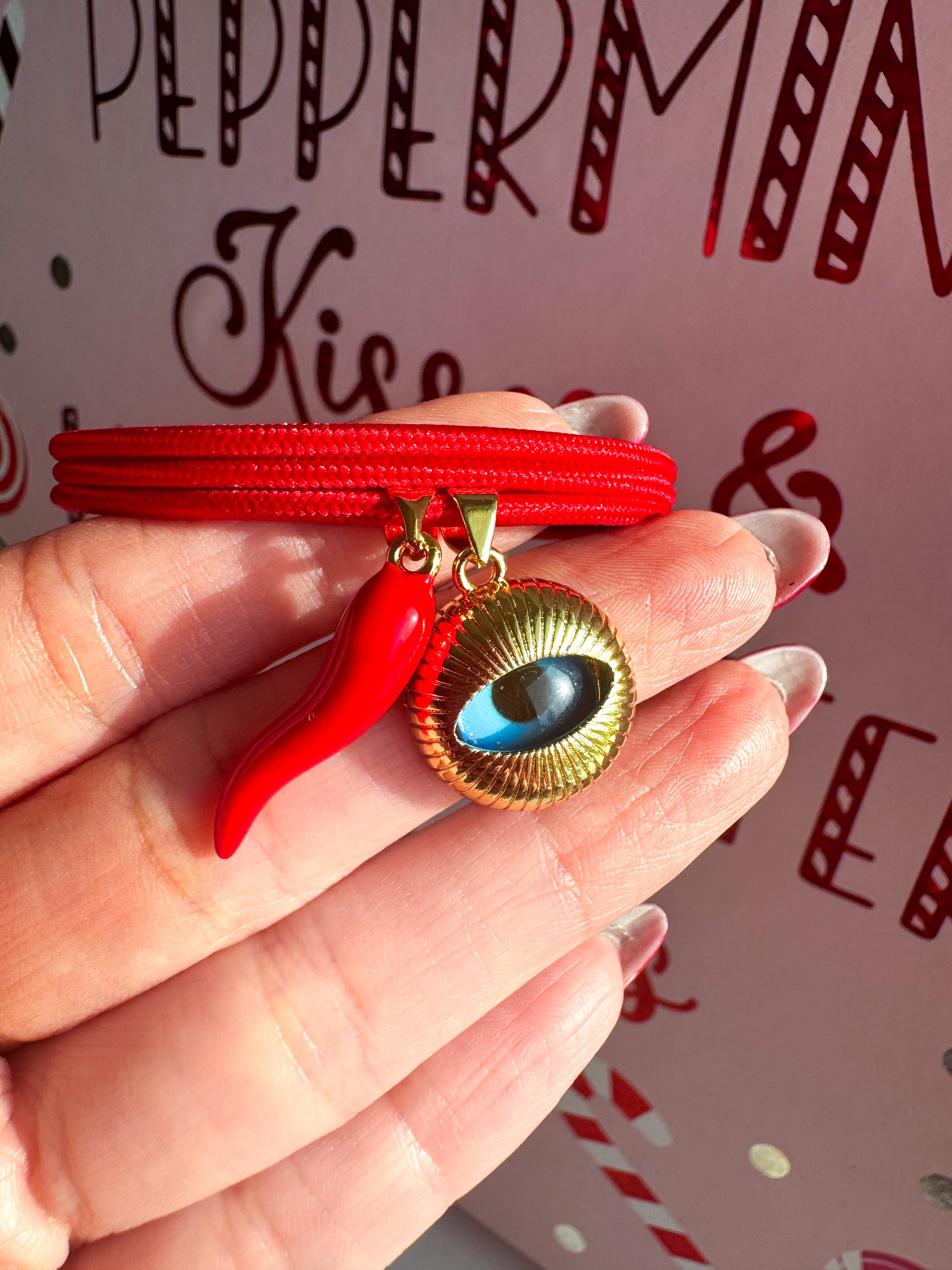 Red Bracelet Horn + Little Eye