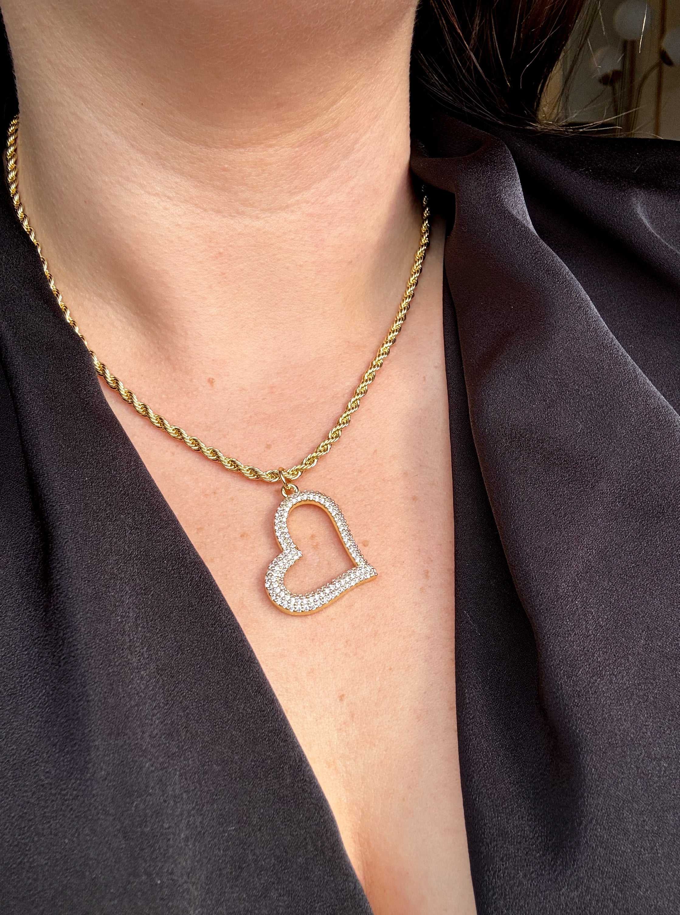 Shiny Zirconia Heart Silhouette Necklace
