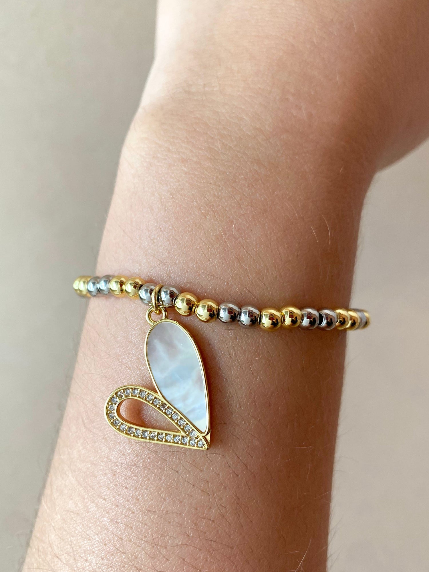 2 Style of Elastic Bracelets with Mother of Pearl Heart Charm