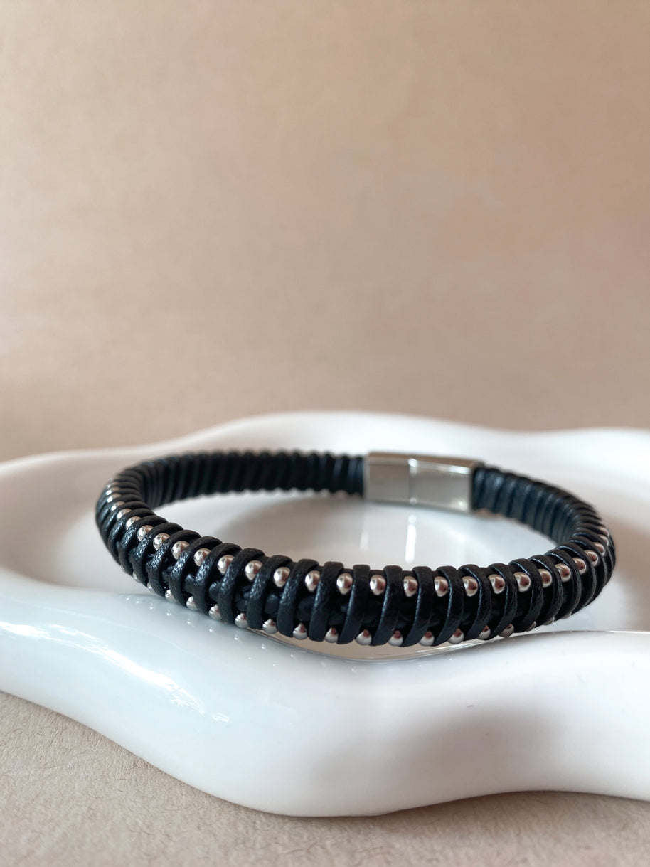 3 Different Styles of Men Leather Bracelets