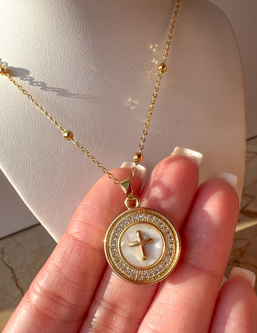 Cadena con Medalla Cruz Nácar