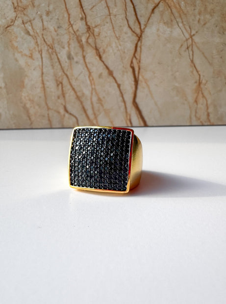 Anillo Cuadrado Cristales Oscuros