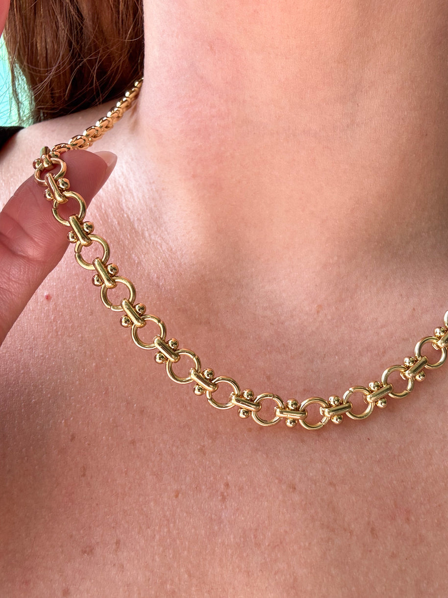 Oval or Round Classic Golden Steel Links Chain Necklaces