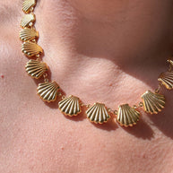 Set of Gold Seashell Pattern Necklace and Bracelet