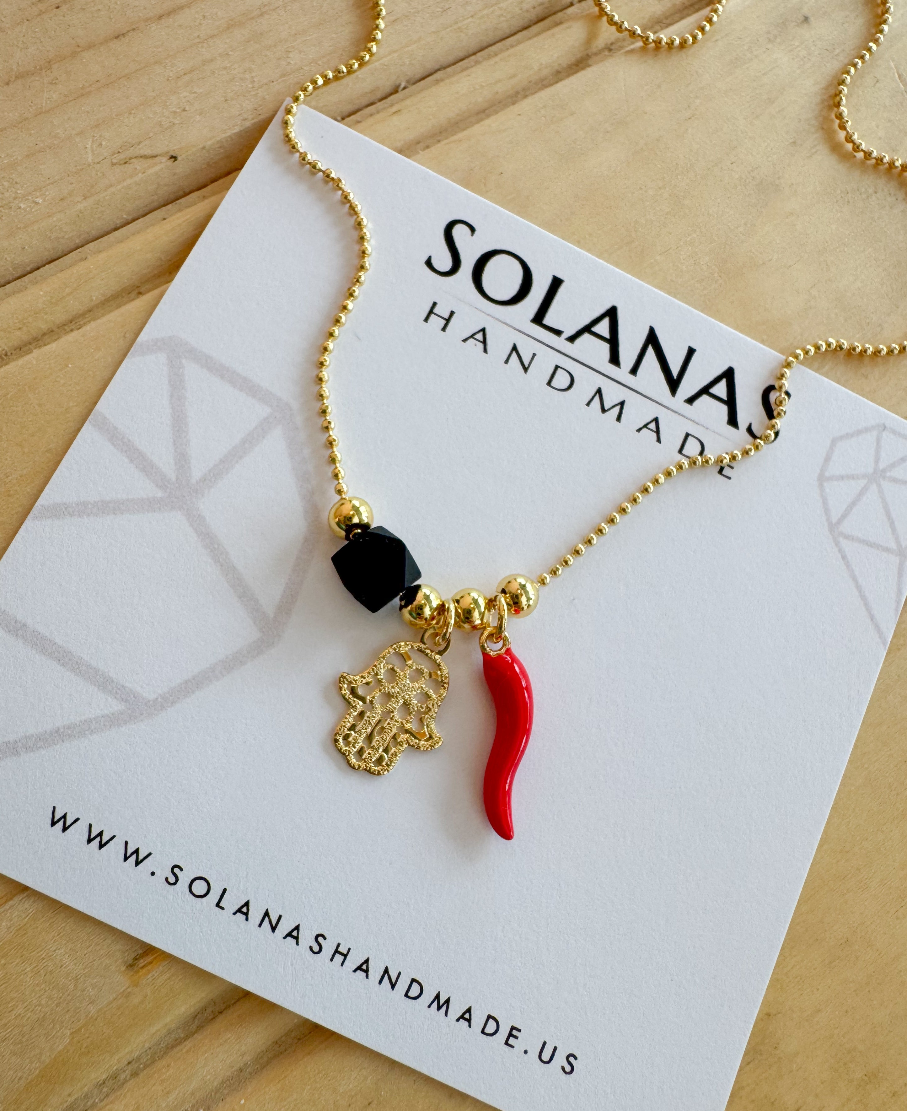 Cadena Ajustable Azabache + Manito + Cuernito Rojo