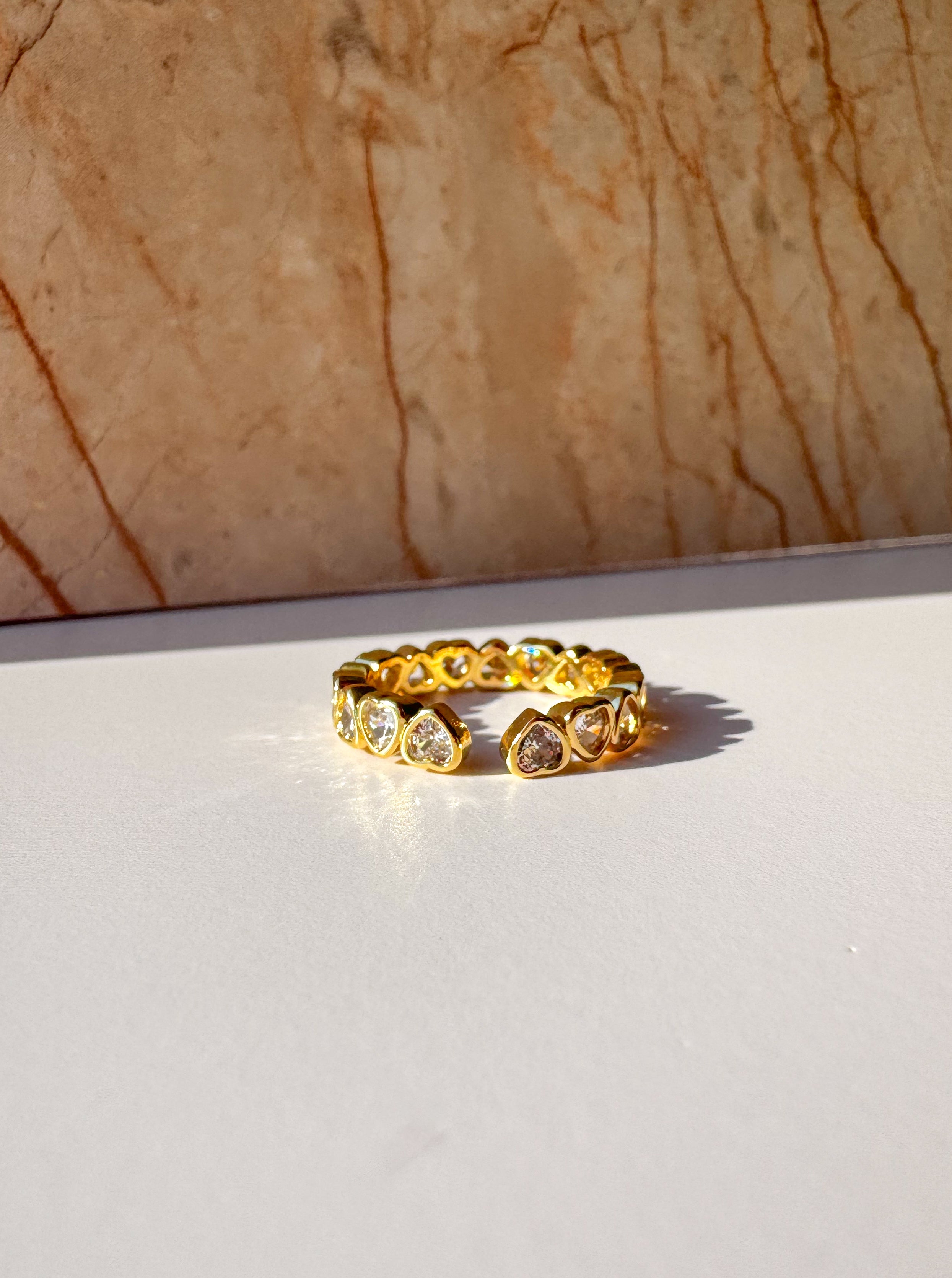 Anillo Patron de Corazones Brillantes