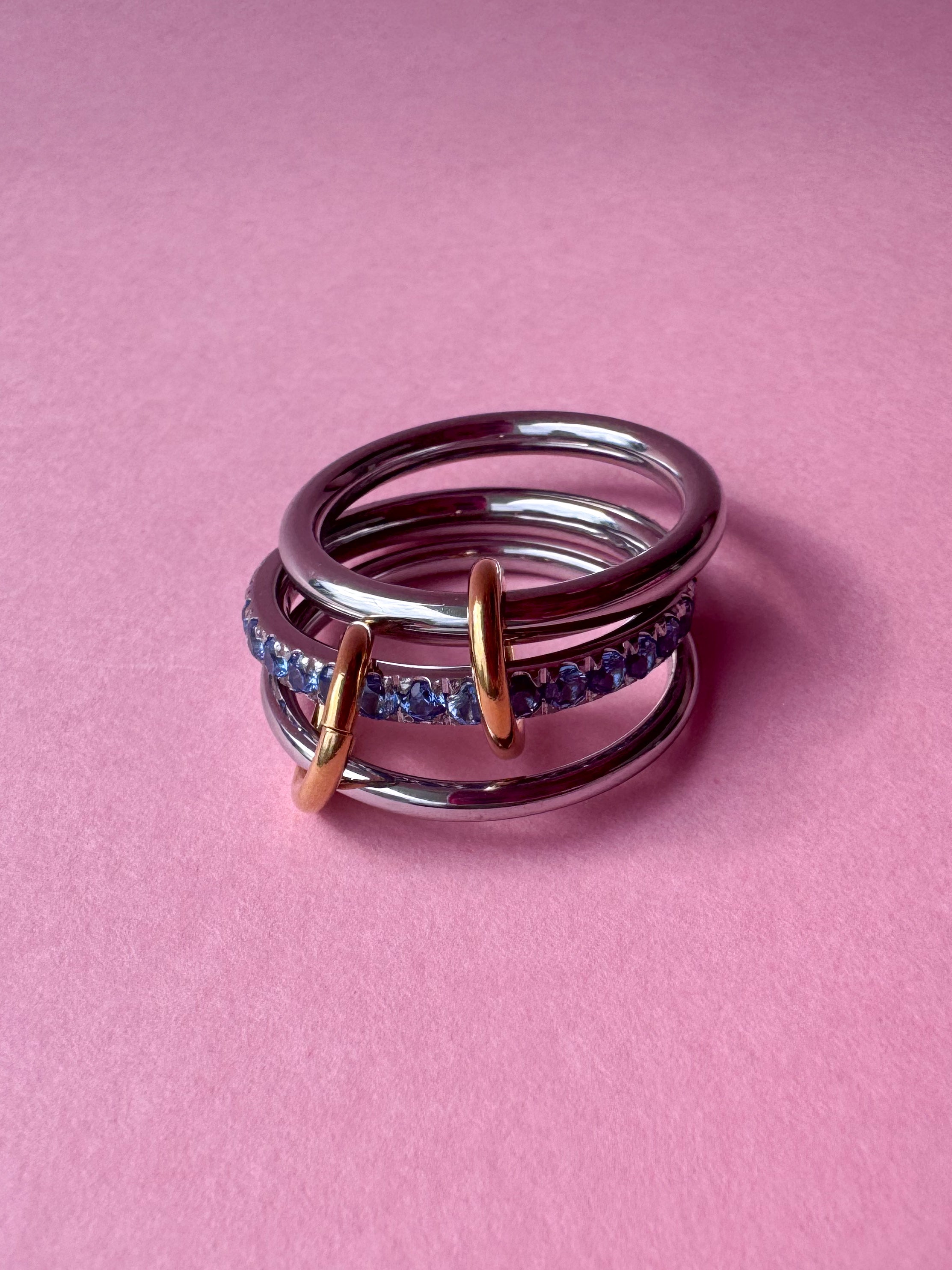 Anillo Silver & Gold con circones azules