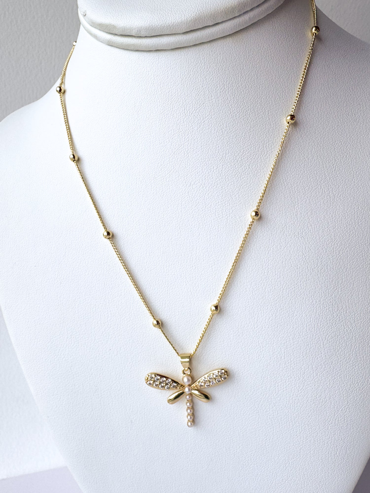 Dragonfly Shiny Pearls Charm Necklace