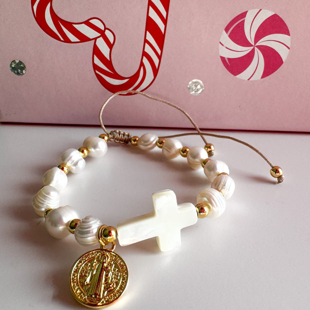 Brazalete San Benito + Perlas + Cruz