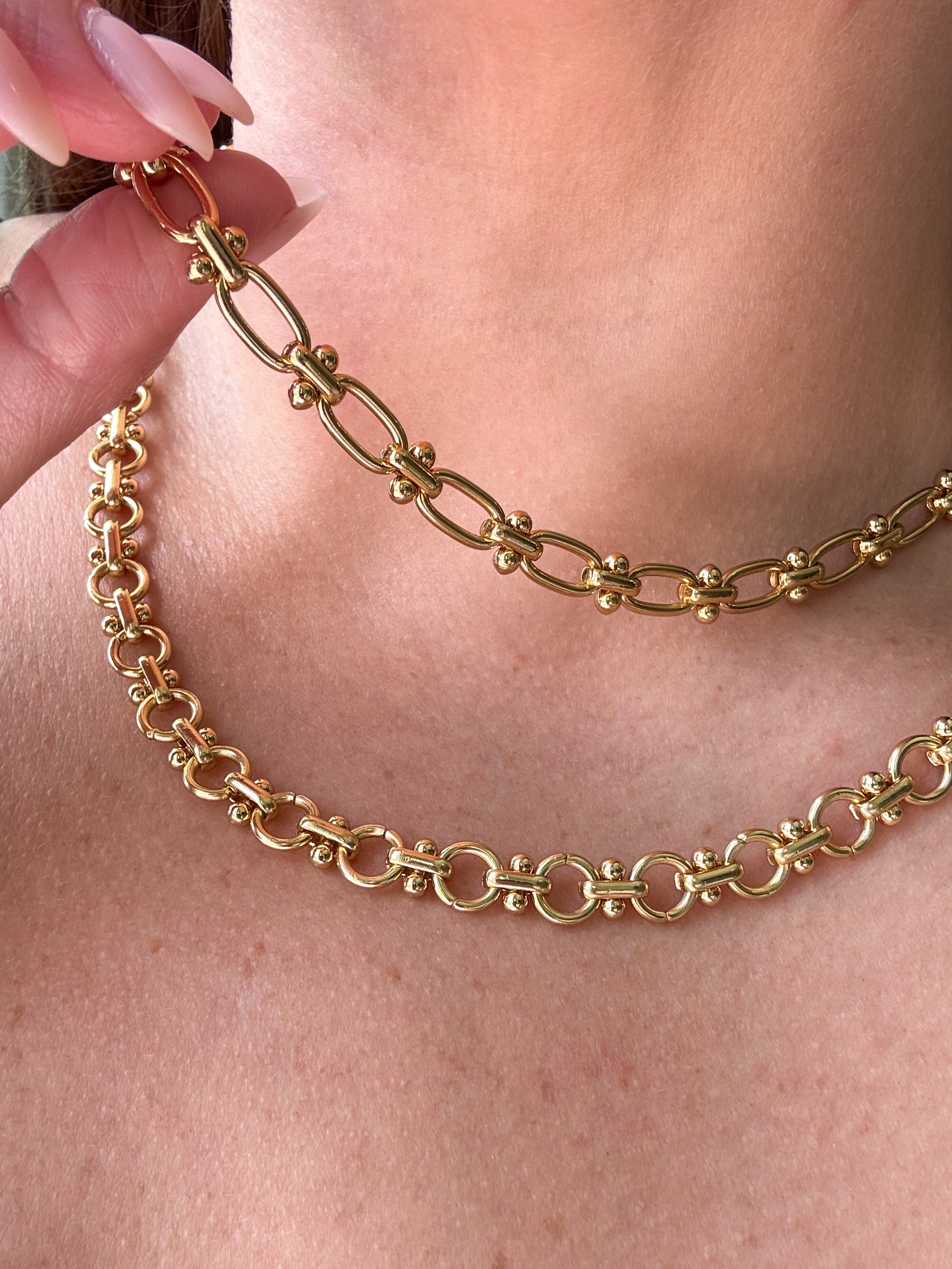 Oval or Round Classic Golden Steel Links Chain Necklaces