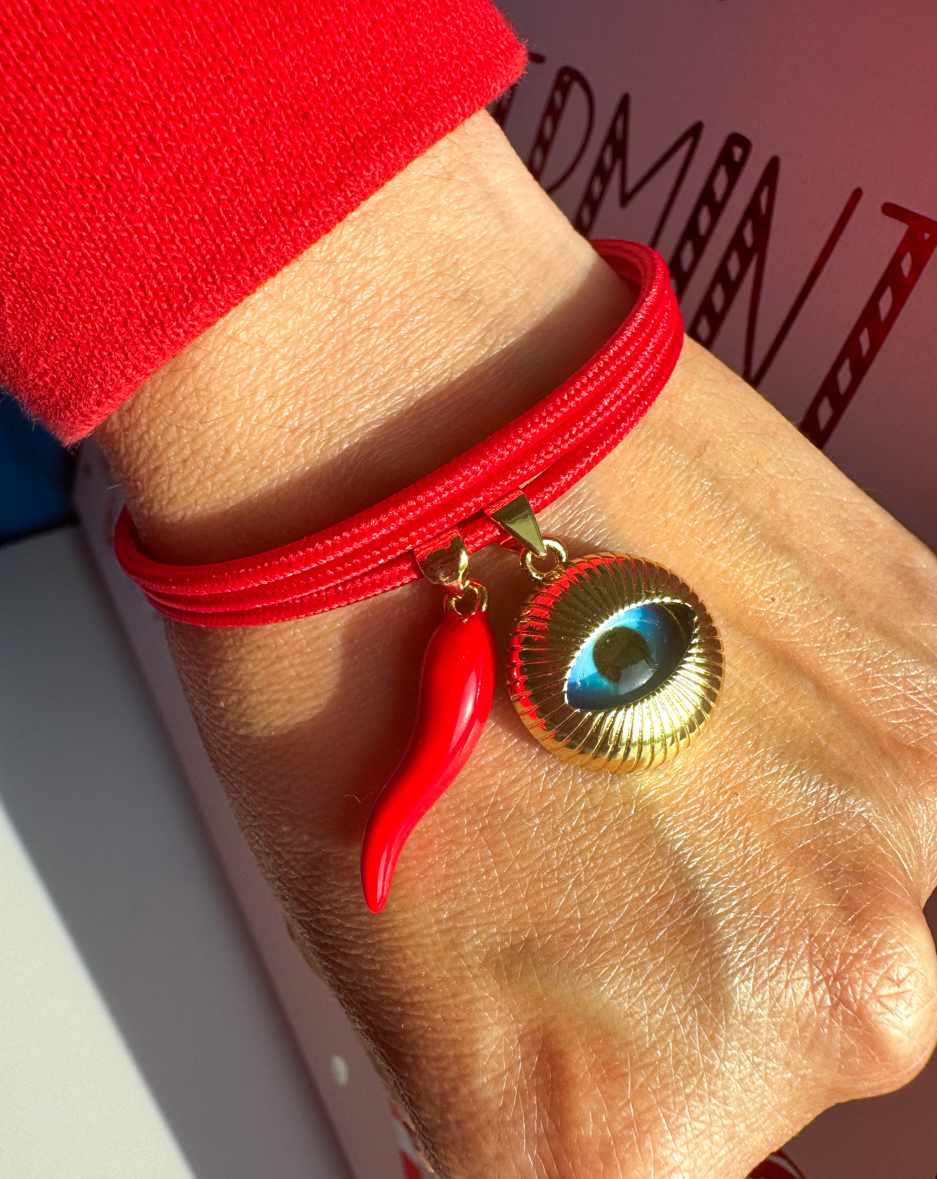 Red Bracelet Horn + Little Eye