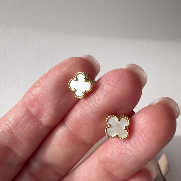 Topitos trebol blanco 18k