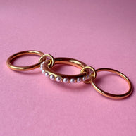 Anillo triple dorado con perlas