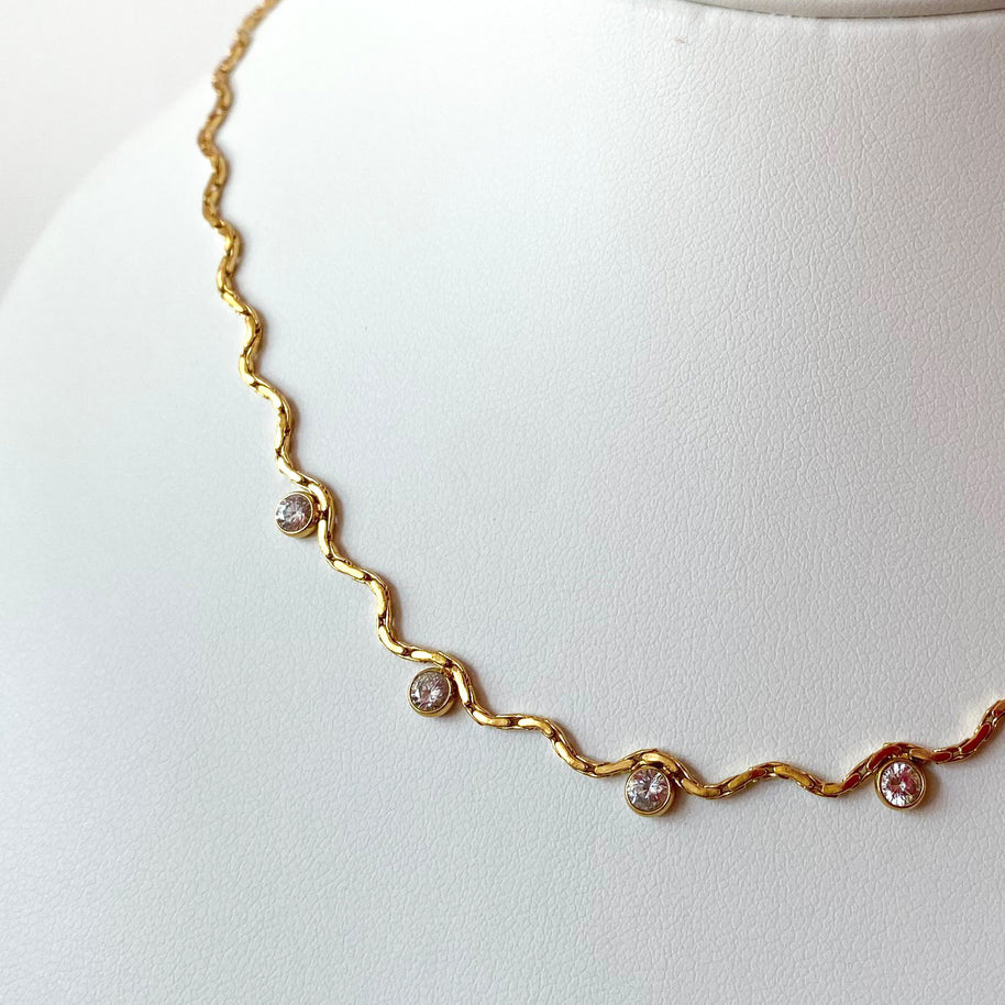 Delicate Wavy Golden Stel Zircon Necklace