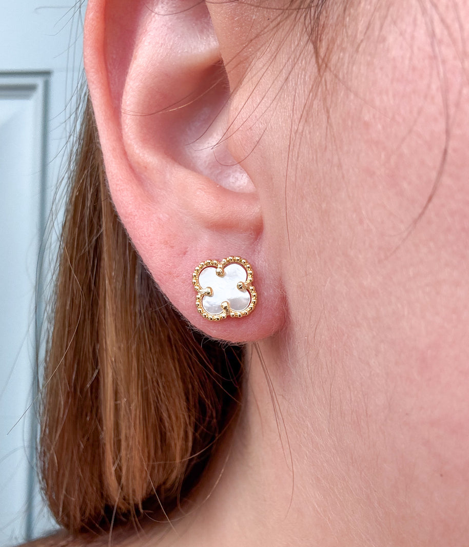Aretes Topitos Clover de Varios Colores