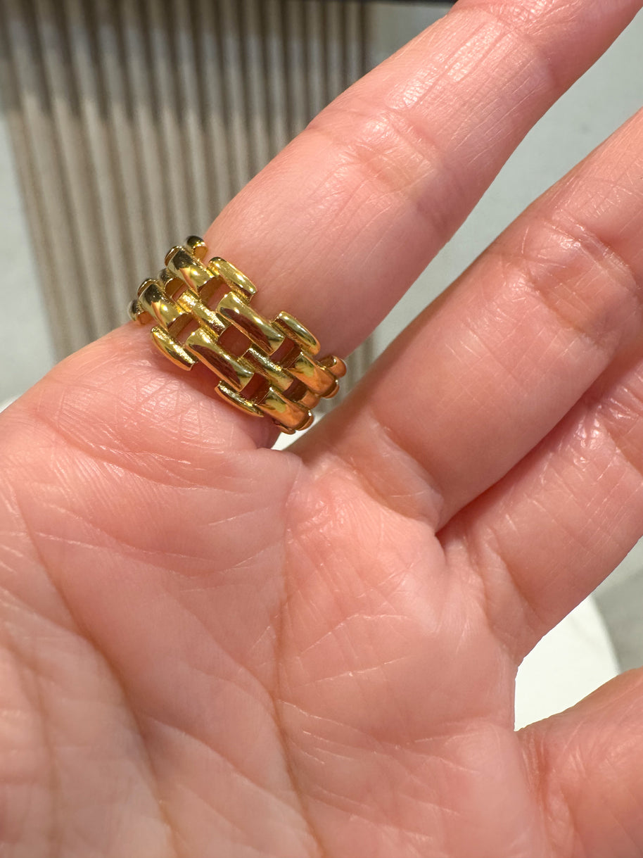 Golden Big Links Ring