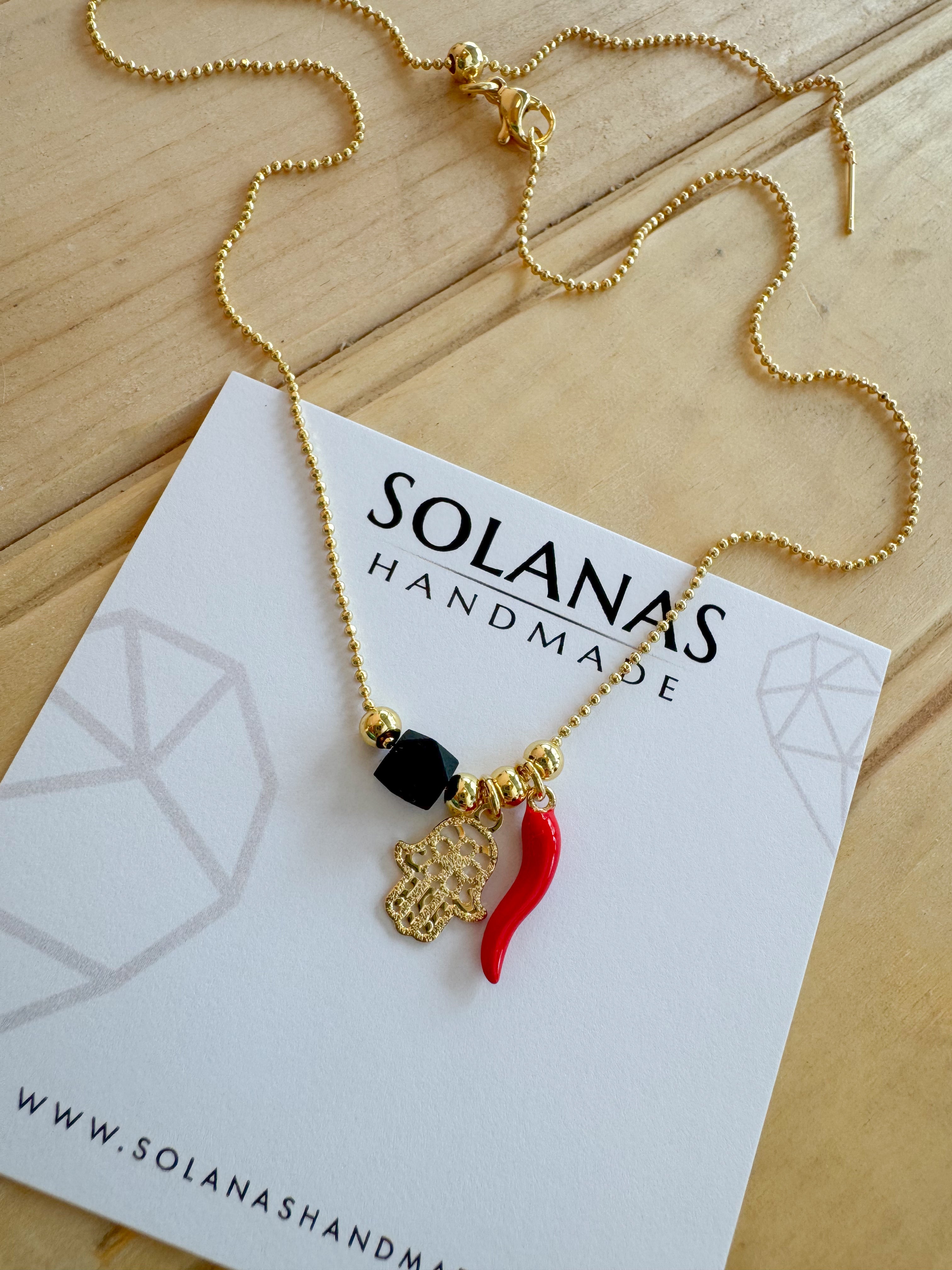 Cadena Ajustable Azabache + Manito + Cuernito Rojo