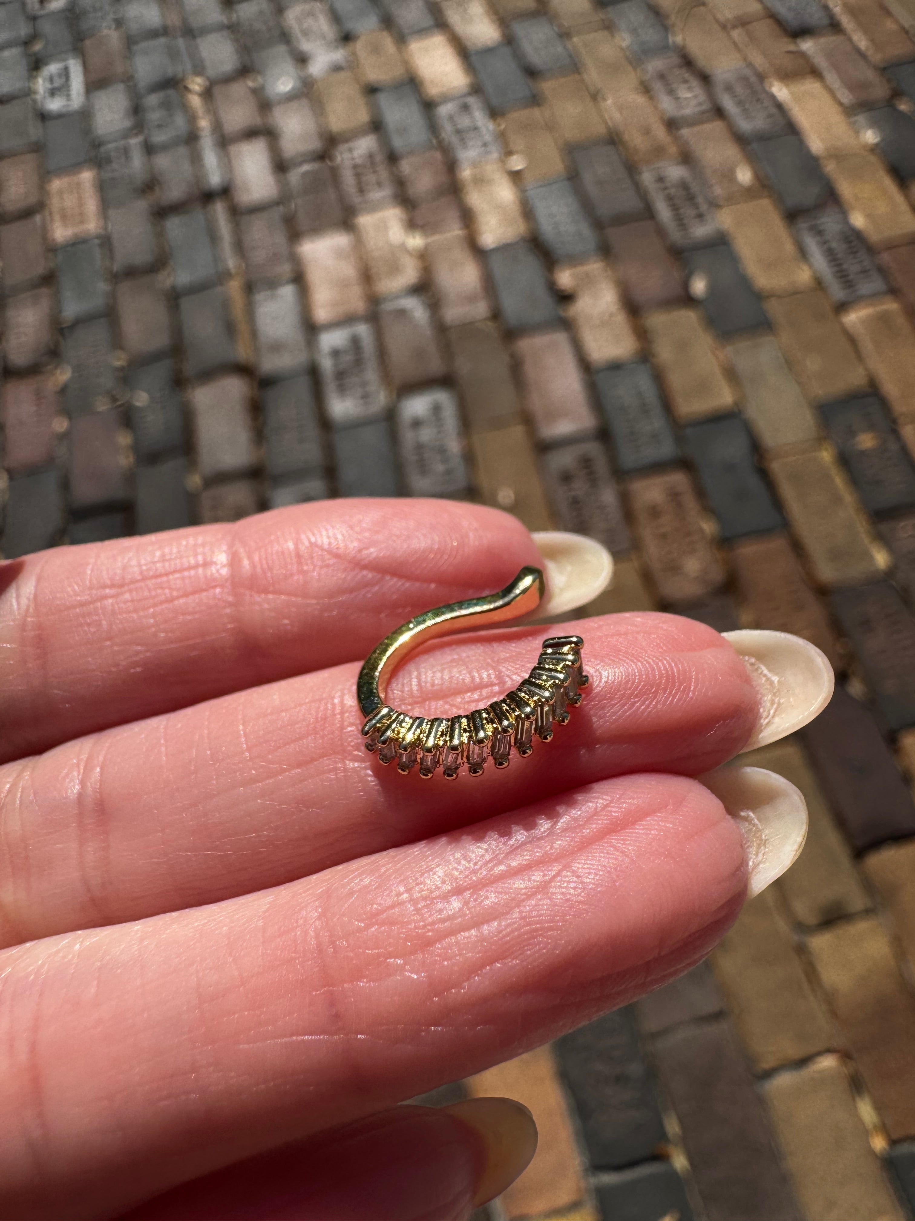 Shiny Little Zircons Ear Cuff