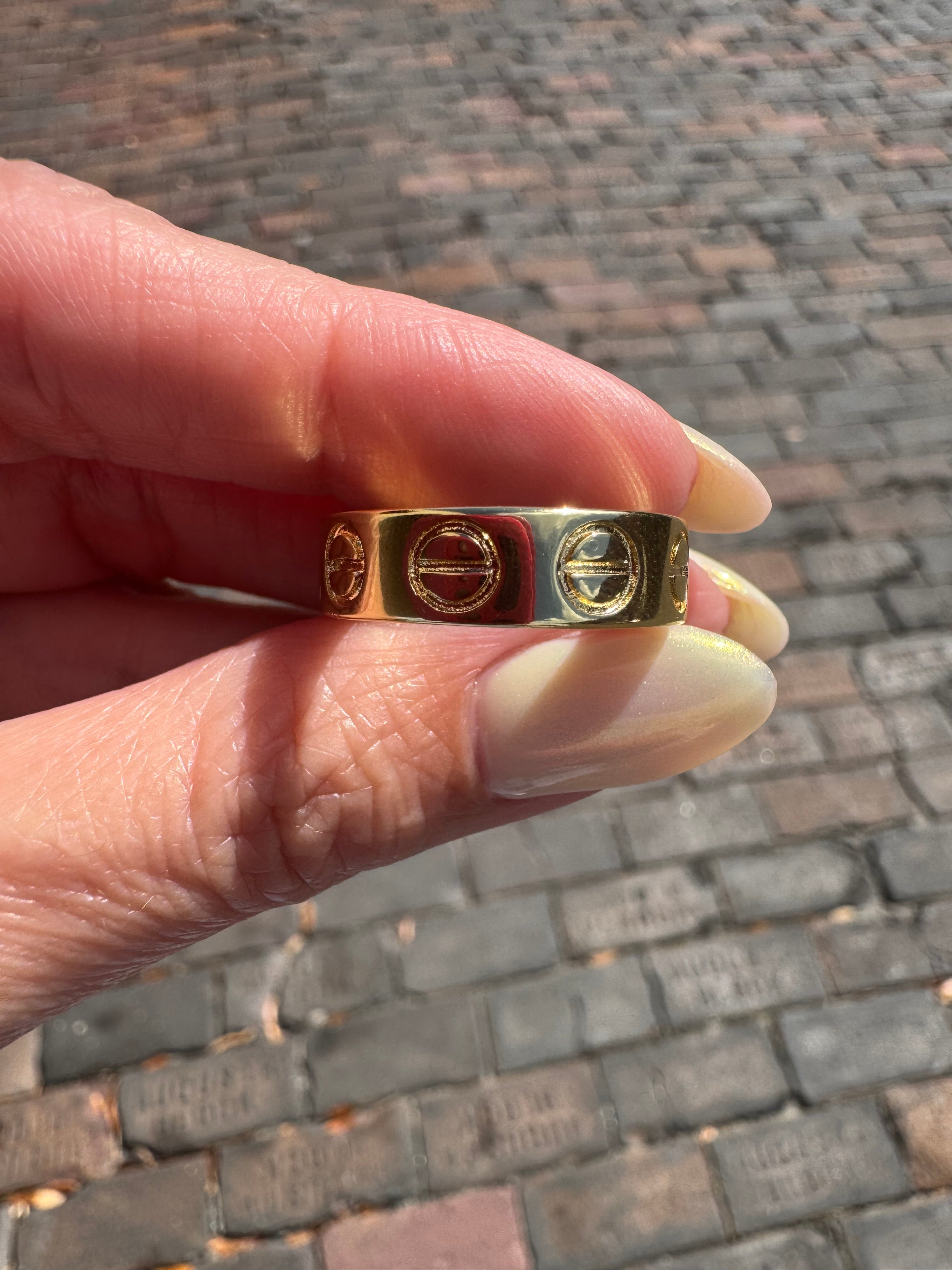 Golden Screw Style Ring