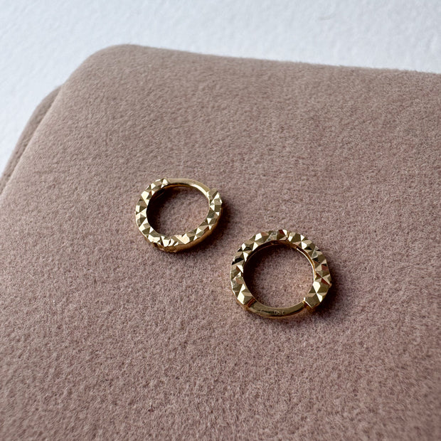 Argollas mini martilladas 18k