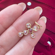 Cruz de Zirconias con piedra roja – Oro 18K (750)
