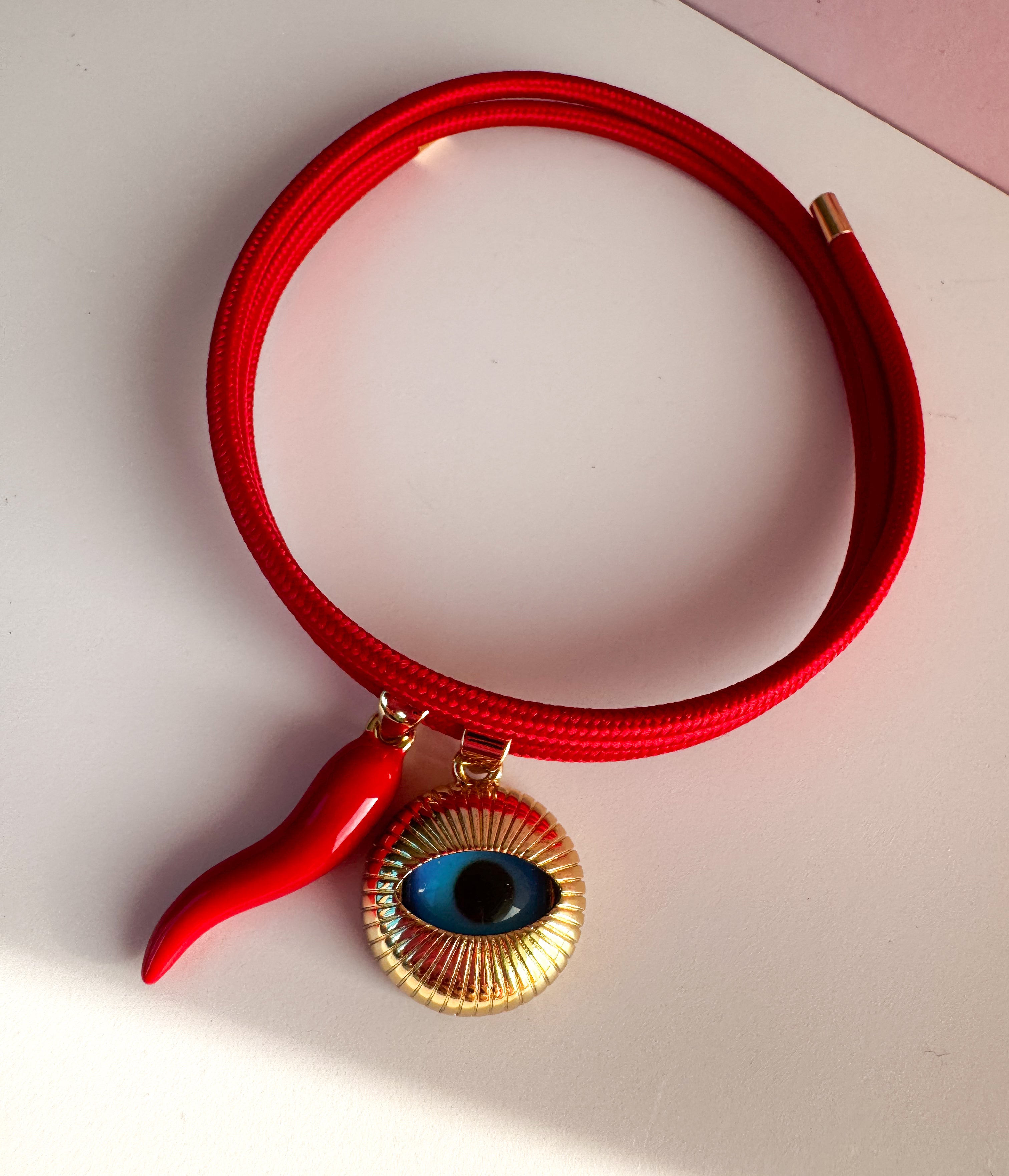 Red Bracelet Horn + Little Eye