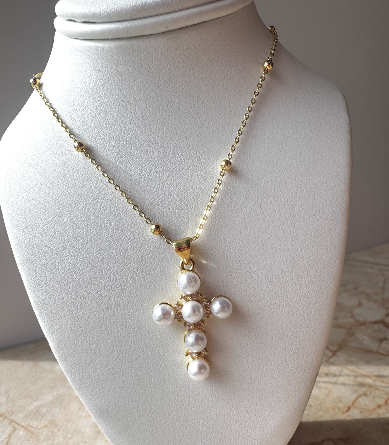 Cross Chain in Pearls