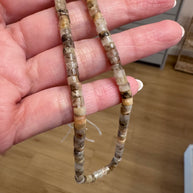 Collar con piedras naturales y balines