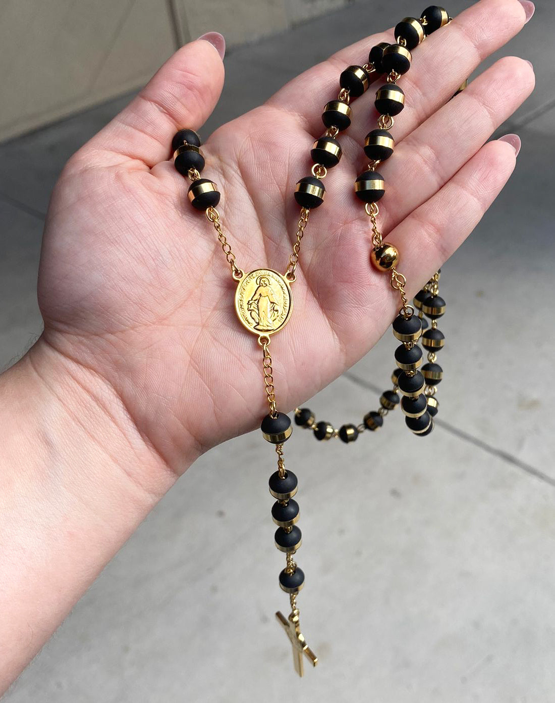 Rosario Largo Caballero Black & Gold