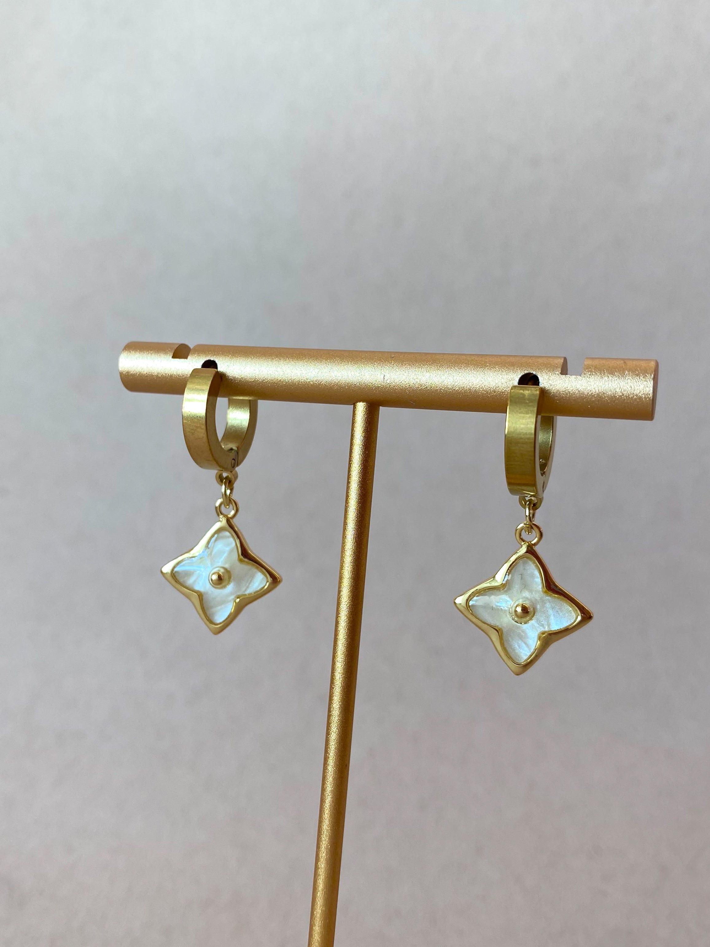 White Mother of Pearl Clover Golden Steel Hoops