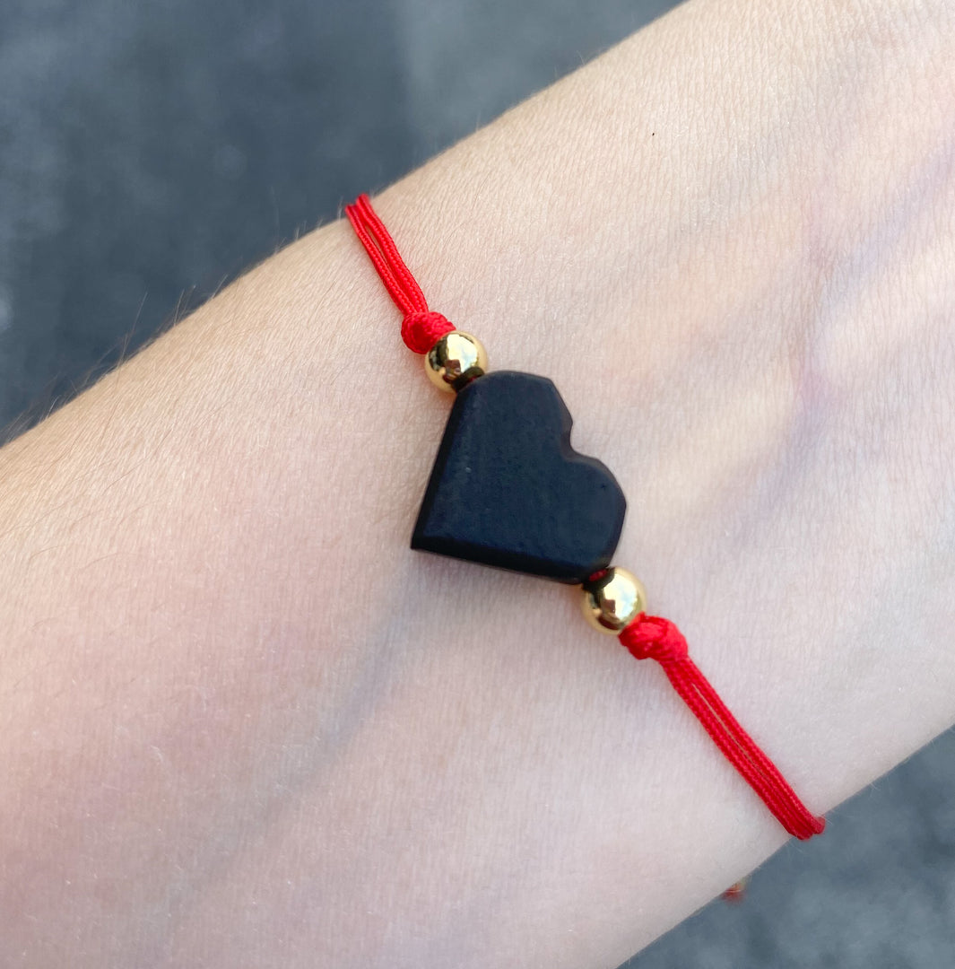 Hilito Rojo Corazon de Azabache
