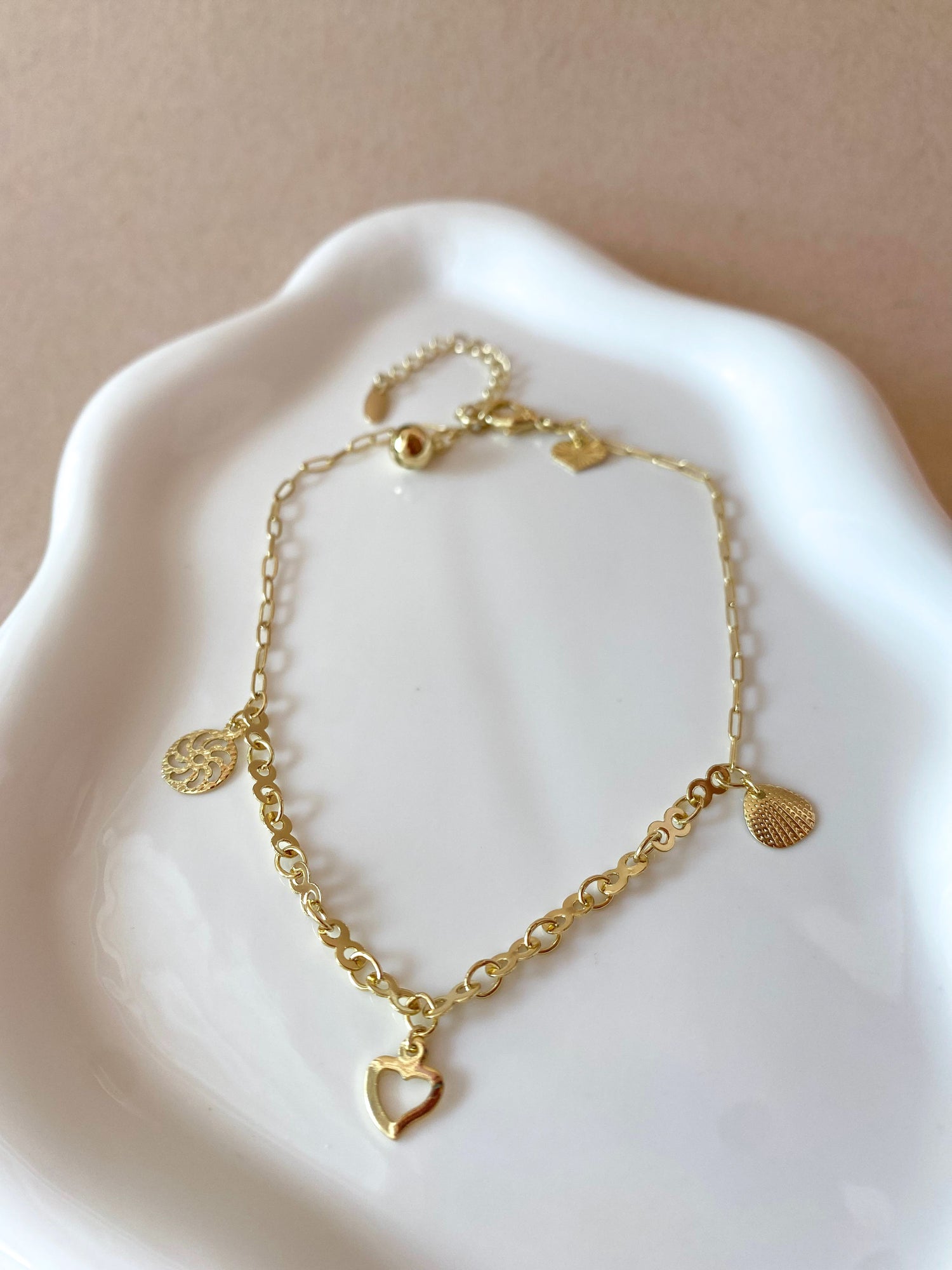 3 Charms Heart Golden Interlaced Chain Anklet