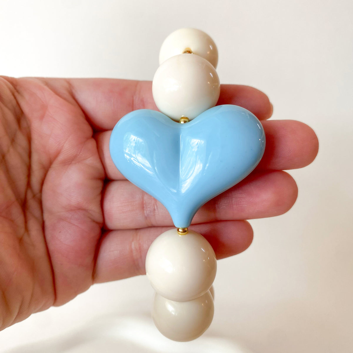 Acrylic White Gumball Bead with Light Blue Heart Bracelet&nbsp;