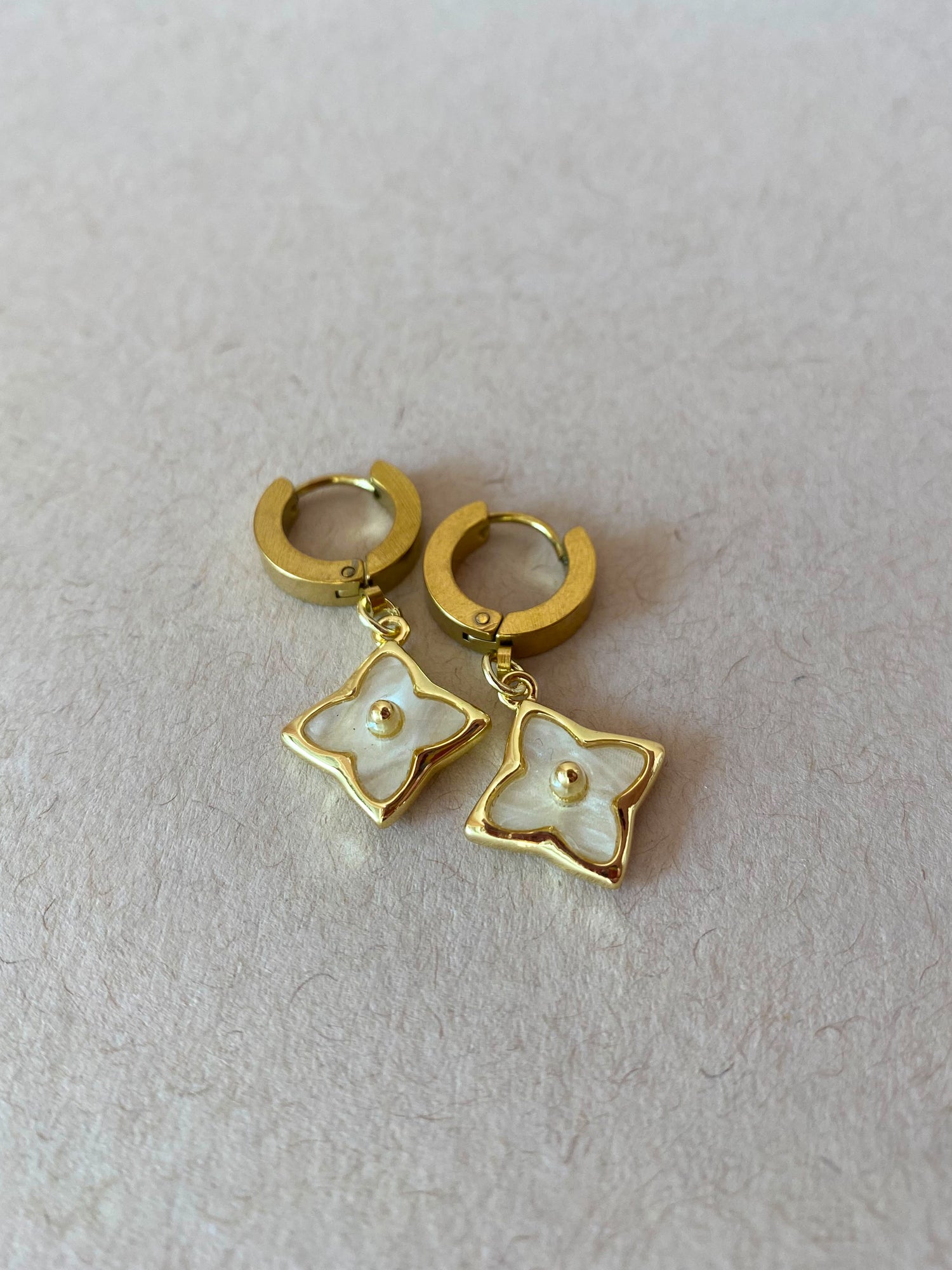 White Mother of Pearl Clover Golden Steel Hoops
